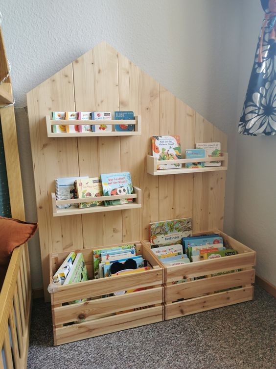 a child's bookshelf made out of pallets and wooden crates with children's books in them