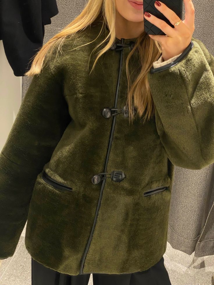 Mango faux fur coat chic cosy autumn winter vibes aesthetic Green Fur Coat Outfit Street Styles, Green Faux Fur Trim Coat For Fall, Mango Fur Coat, Mango Faux Fur Coat, Winter Green Faux Fur Outerwear, Green Fur Coat, Mango Appliqués Faux-fur Coat, Green Fur, Cute Coats