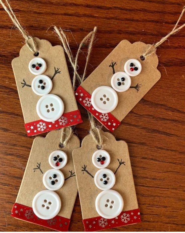 Christmas Gift Tags Handmade, Christmas Buttons, Gift Tags Diy, Holiday Crafts Christmas, Christmas Tags, Christmas Ornament Crafts, Christmas Ornaments To Make, Brown Paper, Christmas Cards Handmade