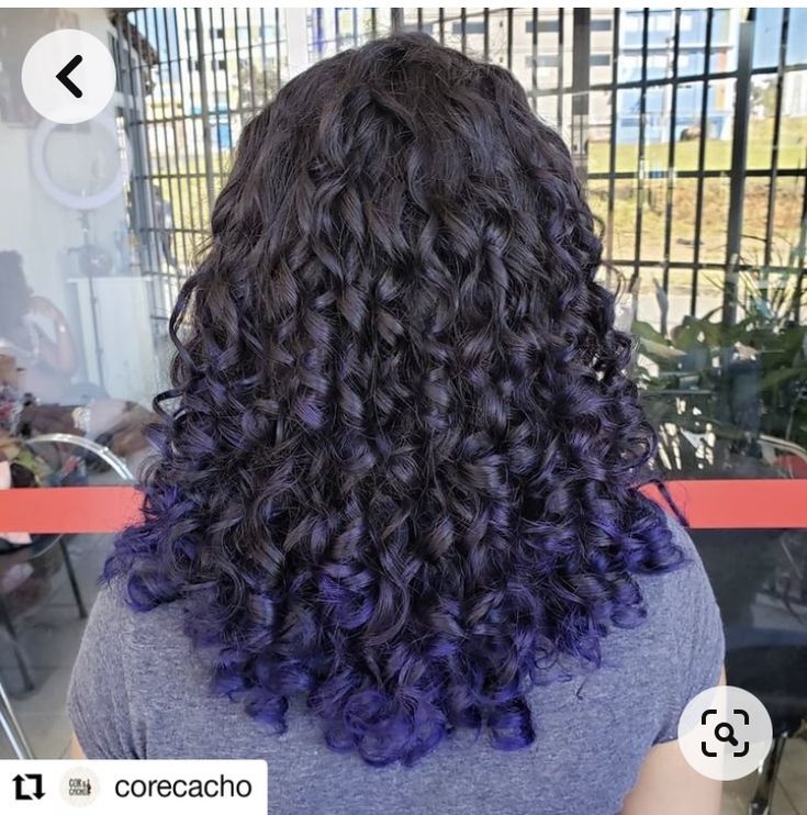 Hair Color Idea For Curly Hair, Multi Crochet Hairstyles, Curly Hairstyles Dyed, Died Curly Hair, Cute Hair Dye Ideas For Curly Hair, Curly Colored Hair, Curly Hair Dye, Curly Hair Ombre, Curly Purple Hair