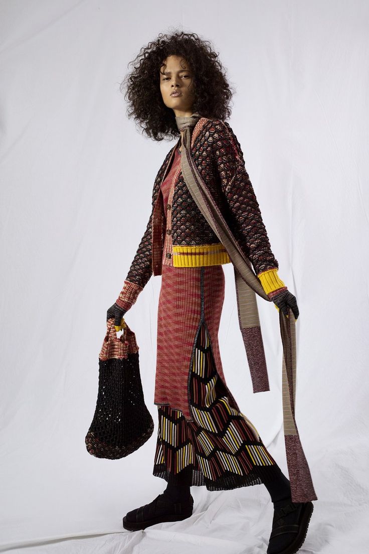 M Missoni Pre-Fall 2019 collection, runway looks, beauty, models, and reviews. Women Fashion Edgy, M Missoni, Vogue Russia, Personal Taste, 2019 Fashion, Knitwear Design, Fall Fashion Trends, Fashion Show Collection, Estilo Boho