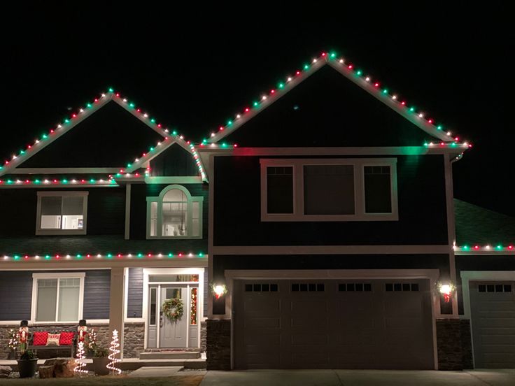 a house with christmas lights on it's roof