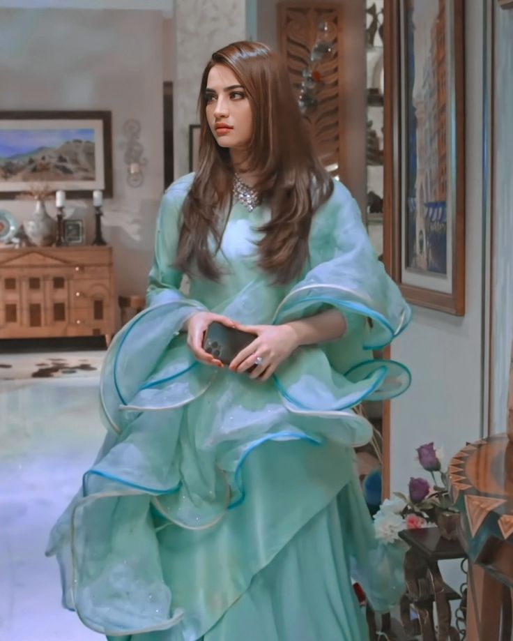 Neelam Muneer as Shanzay #ehraamejunoon Neelum Munir, Neelam Muneer, Affan Waheed, Hear Style, 2 Piece Prom Dress, Fashion Illustrations Techniques, Pakistani Drama, Bridal Hair Buns, Bollywood Outfits