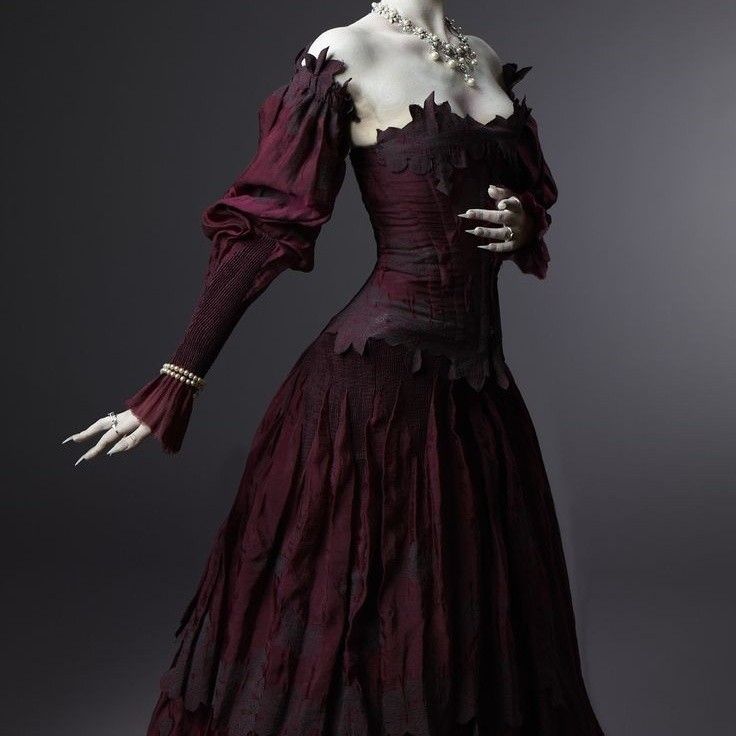 Vampire Dress, Goth Dress, Prom Dress Inspiration, Fantasy Gowns, Gothic Dress, Fantasy Dress, Gothic Outfits, Fantasy Fashion, Mode Inspiration