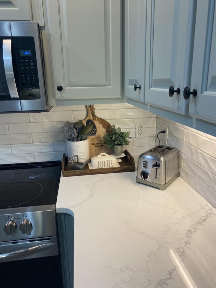 the kitchen counter is clean and ready for us to use