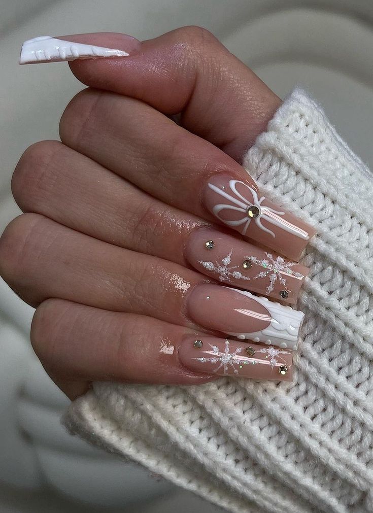 Christmas Nails White And Gold, Nails With White Base, Nail Noel, Nails With White, Christmas Nails 2023, Winter Nails Acrylic, Girly Acrylic Nails, Her Nails, Nails White