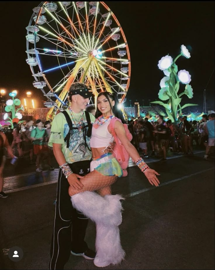 Couples Edm Outfits, Rave Pose Ideas, Rave Couple Pictures, Edc Rave Outfits Ideas, Abg Outfits Rave, Rave Poses, Couples Rave Outfits, Couple Rave Outfits, Edc Outfits Ideas