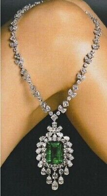 Expensive Necklaces, Emerald And Diamond Necklace, Diamond Necklace Designs, Brazilian Embroidery, Jewelry Appraisal, Emerald Necklace, Emerald Jewelry, Gorgeous Jewelry, Diamond Pendant Necklace