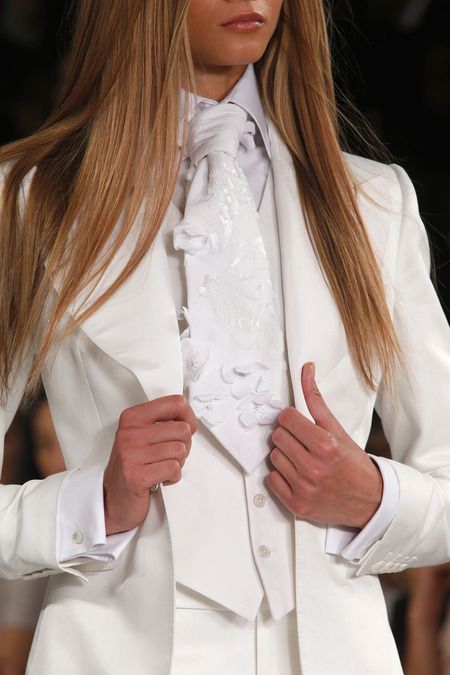 Detail Couture, Women In Suits, Sport Chic Style, Women Suits, Business Chic, White Suit, Moda Vintage, Looks Chic, Suit And Tie