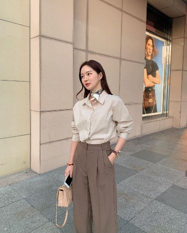 [Sponsored] 87 Perfect Korean Women Office Outfit Advice You Will Love Immediately #koreanwomenofficeoutfit Korean Fashion Outfits, Office Outfits Women, Korean Casual Outfits, Classy Work Outfits, Stylish Work Outfits, Korea Fashion, 가을 패션, Inspired Outfits, Look Vintage