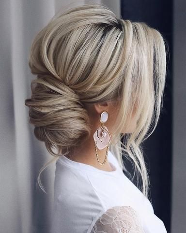 Mother Of The Bride Hair, Bridal Hair Updo, Wedding Guest Hairstyles, Hair Homecoming, Homecoming Hair, Great Hairstyles, Low Bun, Hair Medium, Bridal Updo