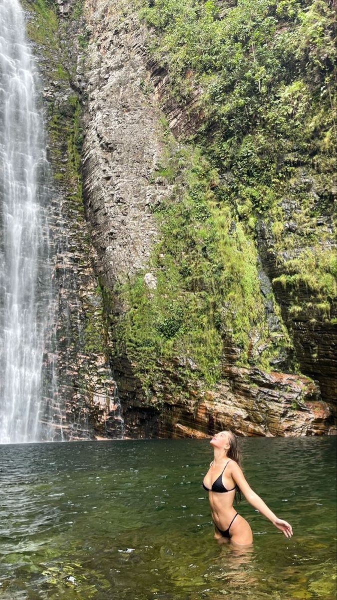 Falls Pictures Ideas, Poses Near Waterfall, Solo Summer, Water Poses, Asymmetrical Pattern, Waterfall Pictures, Waterfall Photo, Serene Nature, Mountain Trails