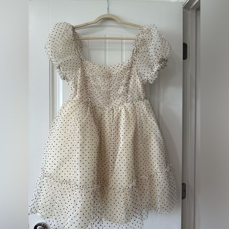 Size S Polka Dot Summer Dress For Formal Occasions, Cute Polka Dot Dress For Day Out, Cute Polka Dot Dress With Ruffles, Cute Polka Dot Mini Dress, Polka Dot Dress With Ruffles For Dress-up, Polka Dot Ruffled Dress For Dress-up, Cute Polka Dot Mini Dress With Ruffles, Cute Swiss Dot Summer Dress, White Ruffled Mini Dress For Dress-up