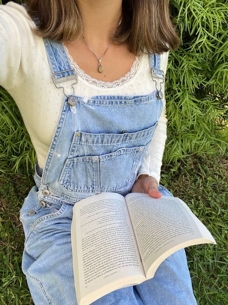 Skandinavian Fashion, Spring Fits, Reading A Book, Rory Gilmore, Looks Vintage, Spring Summer Outfits, Aesthetic Outfits, Look Cool, Cute Casual Outfits