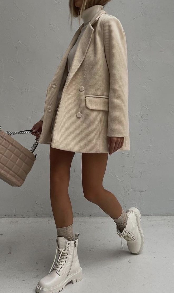 Streetwear Fashion Fall 2023, Tan Skort Outfit, Old Money Going Out Outfit, Fall California Outfits, Walk In The Park Outfit, Nyc Fall Street Style, Shirt Dress Outfit Ideas, European Fall Fashion, German Fashion