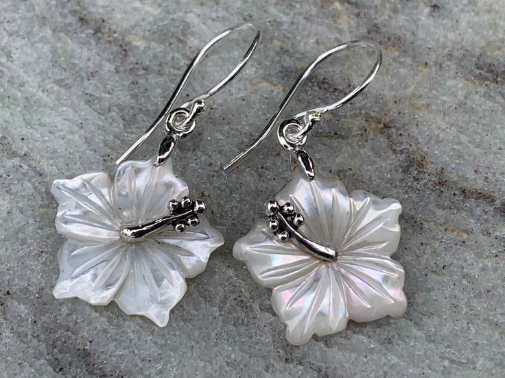 Hibiscus Flower Necklace Earrings. Hawaiian State Flower. Sterling Silver, Mother of Pearl Kailua Kona, Jewelry Accessories Ideas, Dope Jewelry, Thrift Finds, Hibiscus Flower, Funky Jewelry, Jewelry Lookbook, Girly Jewelry, Jewelry Inspo