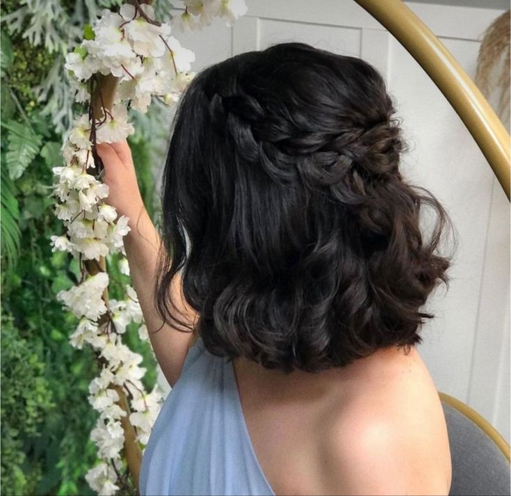 Short Dark Hair, How To Curl Short Hair, Prom Hairstyles For Short Hair, Quince Hairstyles, Best Wedding Hairstyles, Hairdos For Short Hair, Short Wedding Hair, Penteado Cabelo Curto, Short Hair With Bangs