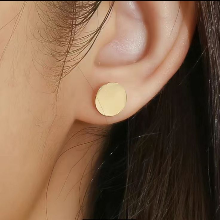 18k Gold Plated Stainless Steel Round Earrings * High-Quality Material Made 18k Gold Plated Round Earrings Are Durable And Long Lasting * This Simple And Elegant Round Shape Of These Earrings Make Them Perfect For Any Occasion * Comfortable To Wear Lightweight Design Tarnish Resistant # Hypoallergenic # Lead Free # Nickel Free Simple Design 14k Gold Earrings, Elegant Gold Earrings With Simple Design, Elegant Simple Design Gold Earrings, Elegant Simple Gold Earrings, Matte Gold Round Tarnish Resistant Earrings, Dainty Yellow Gold Circular Earrings, Minimalist Gold Plated Circle Earrings, Minimalist Gold-plated Circle Earrings, Round Tarnish Resistant Earrings For Gift