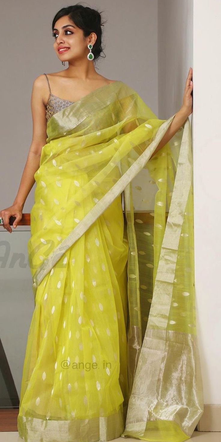 Sarees For Graduation Day, Graduation Saree, Model Saree, Modern Blouse, Indian Closet, Sabyasachi Sarees, Bridal Indian, Saree Wearing Styles, Saree Wearing