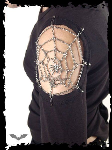 Spider Web Shirt, Queen Of Darkness, Mode Tips, Diy Vetement, Gothic Jewelry, Dark Fashion, Goth Fashion, Spider Web, Gothic Fashion