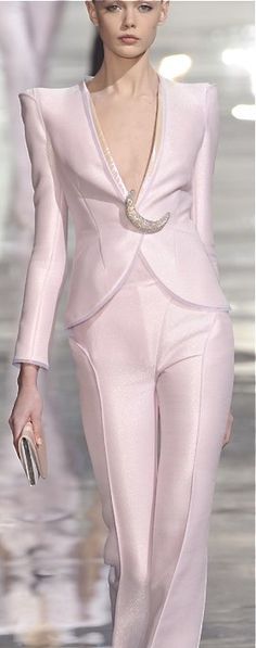 Armani Prive Light Pink Outfit, Mode Rose, Pink Suit, Armani Prive, Picture This, Pink Outfit, Pink Fashion, Couture Fashion, Giorgio Armani