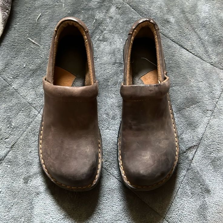 Brand New Never Worn. Casual Brown Clogs With Rubber Sole, Brown Round Toe Mules For Outdoor, Brown Slip-on Casual Clogs, Brown Casual Slip-on Clogs, Casual Brown Slip-on Clogs, Rugged Brown Clogs With Round Toe, Brown Round Toe Clogs For Outdoor, Rugged Clogs With Cushioned Footbed And Round Toe, Rugged Clogs With Round Toe And Rubber Sole