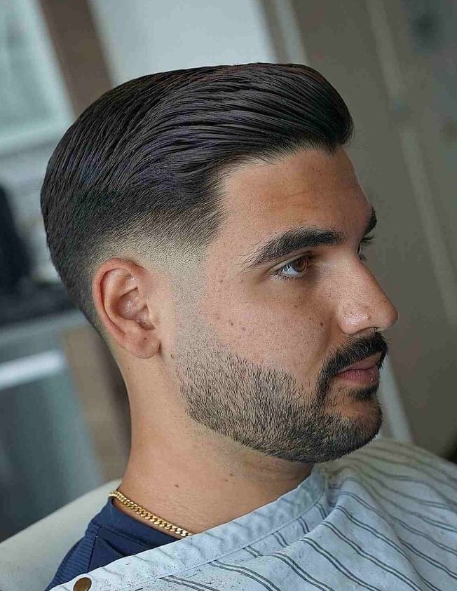 Less Volume Hair Hairstyles, Short Combover Fade, Short Comb Over Fade, Combover Haircut Men, Combover Fade Men's, Combover Haircut, Low Fade Comb Over, Haircut And Beard, Comb Over Fade Haircut