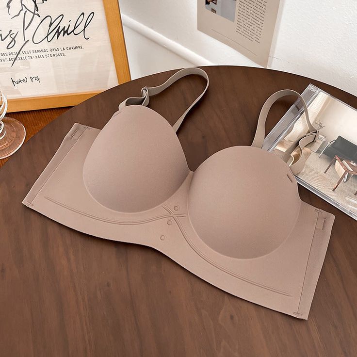 81% Nylon. 19% Elastane Smooth soft fabric keeps you comfortable all day; Push up bandeau bra in microfiber. perfect for plunging necklines Super soft fabric creates a smooth look under clothes; Wirefree design won't dig into your skin like underwire Unique molded structure inside the cups; Slightly padded cups for fine shaping. nipple coverage and lift Removable. back adjustable straps convert 8 ways to traditional. halter. criss-cross. one-shoulder and strapless Perfect for strapless evening d Evening Dress Off Shoulder, Body Skirt, Strapless Evening Dress, Zipper Heels, Bandeau Bra, Yoga Set, Womens Bras, Peep Toe Heels, Steel Ring