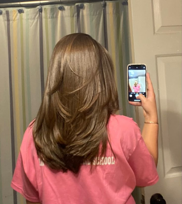 Short Haircut Layers Mid Length, Haircut Inspo Shoulder Length, Arm Length Hair, Medium Length Haircut Unstyled, Mid Length Hair With Layers Thick Hair, Medium Butterfly Cut, V Haircut For Short Hair, Butterfly Cut Unstyled, Butterfly Haircut Mid Length