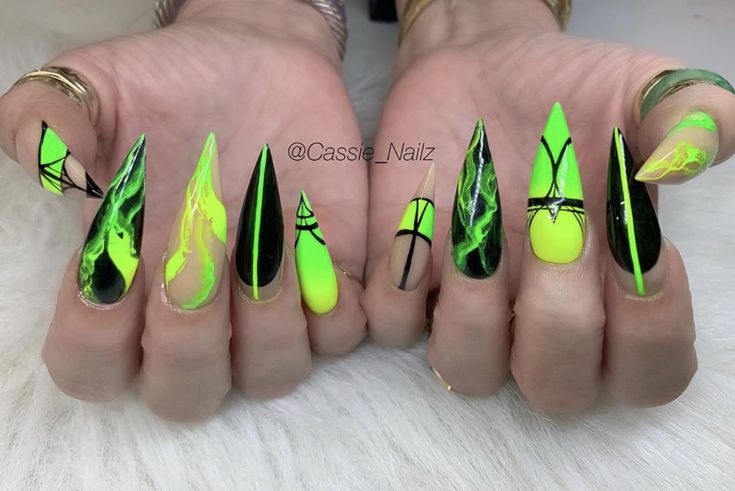 Stilleto Nails Designs, Horror Nails, Crazy Nail Designs, Neon Green Nails, 2023 Nails, Witchy Nails, Stiletto Nail Art, Punk Nails, Gothic Nails