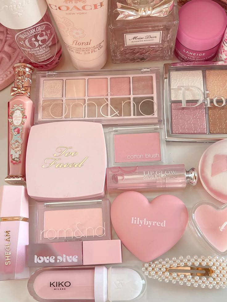 Makeup Needs, Fancy Makeup, Pink Girly Things, Pink Makeup, Makeup Items, Lip Glow, Makeup Lip, Makeup Set, Makati