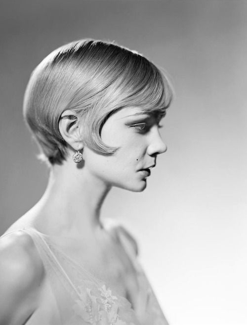 The Great Gatsby Daisy Buchanan kinda looks like kit kittrage creepy eh i dont think ill buy 1920s Hair Short, Look Gatsby, Gatsby Hair, 1920s Hair, Carey Mulligan, Photographie Portrait Inspiration, Retro Hairstyles, Hair Reference, The Great Gatsby