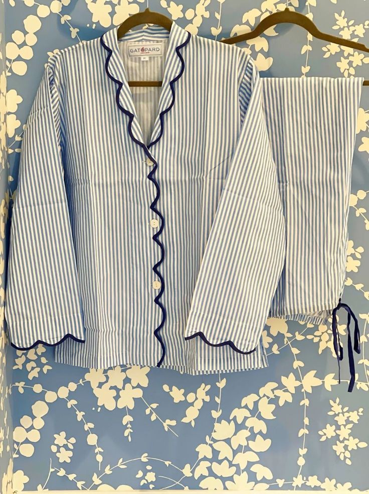 Aesthetic Pjs, Pyjamas Silk, Striped Pajama Set, Her Drawing, Pajamas Aesthetic, Pijamas Women, Pjs Set, School Homework, Cute Pjs