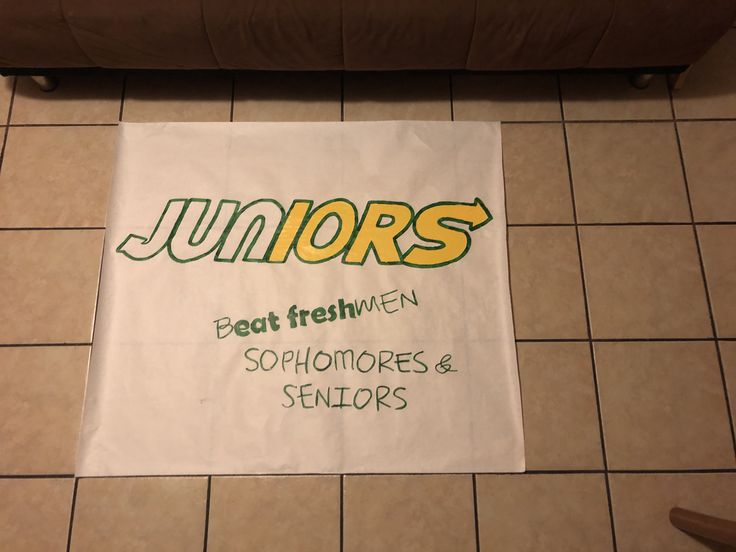 a sign on the floor that says junior's beat freshen, spottories and seniors