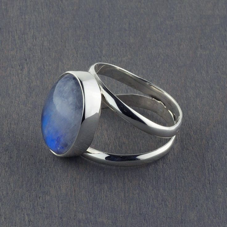 sterling silver rainbow moonstone ring Big Stone Ring, Sterling Silver Jewelry Rings, Rainbow Moonstone Ring, Cabochon Ring, Classy Jewelry, Silver Jewelry Fashion, Silver Jewelry Handmade, Moonstone Ring, Sterling Silver Bands