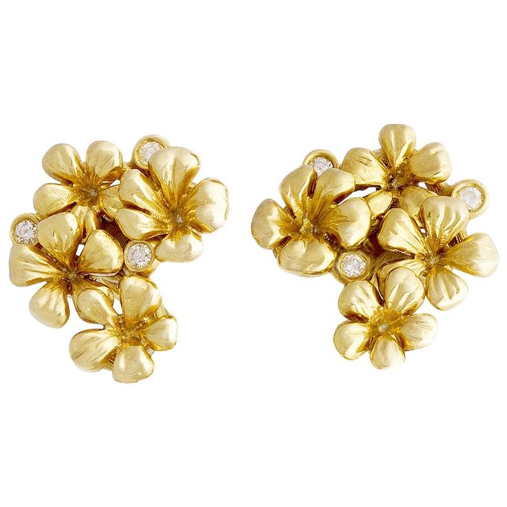 These contemporary clip-on earrings are the part of jewellery collection, which was featured in Vogue UA review, and designed by the oil painter and jewellery artist from Berlin Polya Medvedeva. The earrings are made of 14 karat yellow gold, and encrusted with 6 round diamonds (0.18 Carat). They have a lock to add in the future an extra removable drops of emeralds or the other gems, which can be taken on or off. That makes these earrings a many-in-one, and later you can add the gems to turn the Mens Diamond Jewelry, Gold Chandelier Earrings, Cocktail Earrings, Cognac Diamonds, White Gold Hoops, Contemporary Earrings, White Gold Earrings, Antique Earrings, Contemporary Jewelry