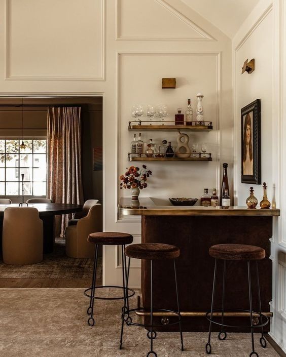 the bar in the living room has three stools