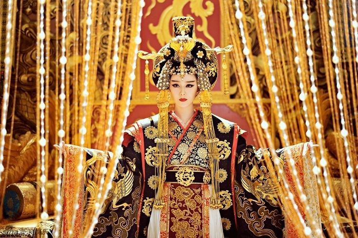 W u X i a — The Empress of China 武则天 Wu Zetian Fan Bing Bing... Fan Bingbing Empress, Empress Wu Zetian, Tang Dynasty Clothing, Wu Zetian, The Empress Of China, Chinese Empress, Chinese Beautiful, Women In China, The Concubine