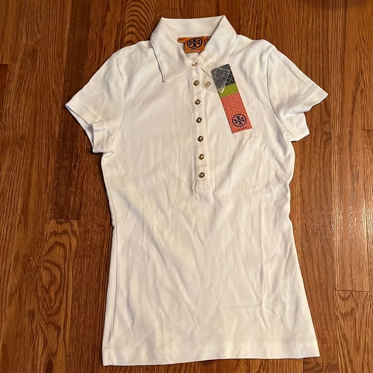 Tory Burch Collared Tee Shirt With 7 Gold Buttons Preppy Fitted Cotton Tops, Fitted Preppy Cotton Tops, Fitted Cotton Preppy Tops, Fitted Preppy Tops, Linen Short, Silk Shorts, Tee Shirt Print, Short Sleeve Pullover, White Short