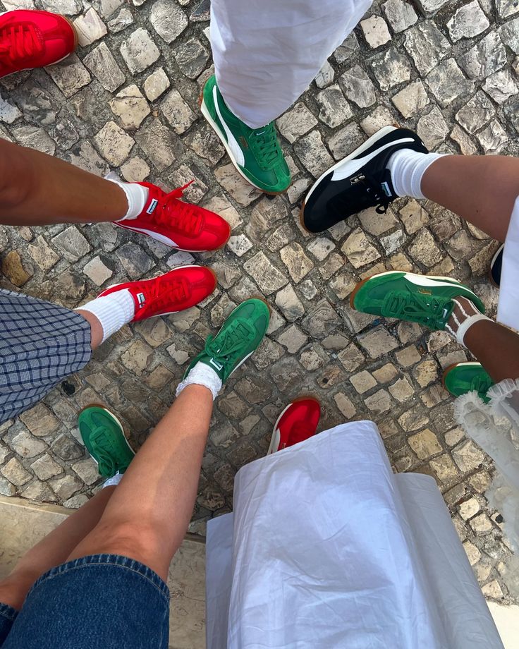 Lisbon edition of the weekly round up 🇵🇹 1. Best strawberry matcha @thecoffee.jp 2. Hotel aesthetic 🤝🏼 Puma Easy Rider @upon.angels 3. It’s giving The Row on a budget 4. We all got the white skirt memo 5. Pastel de nata & an iced coffee to go 6. The most well traveled dress 🦓 7. Lobster pasta was heaven 8. Boat life suits me 9. @officeshoes 🫶🏼 Puma Easy Rider 10. Gorge final lunch @mamashelterlisboa • • • • • • • • • • • • • • #puma #pumaeasyrider #presstrip #prtrip #officeshoes #of... Puma Easy Rider, Lobster Pasta, Hotel Aesthetic, Strawberry Matcha, Boat Life, Coffee To Go, Office Shoes, Easy Rider, White Skirt