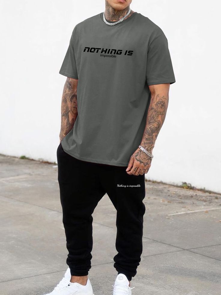 T Shirt Oversized Outfits Men, Men Graphic Tees Street Style, Oversized Outfit Men, Oversized Tshirt Outfit Men, Mens Fitness Fashion, Graphic Tees Street Style, Oversize Tshirt Outfits, Slogan Graphic Tee, Oversize Outfit