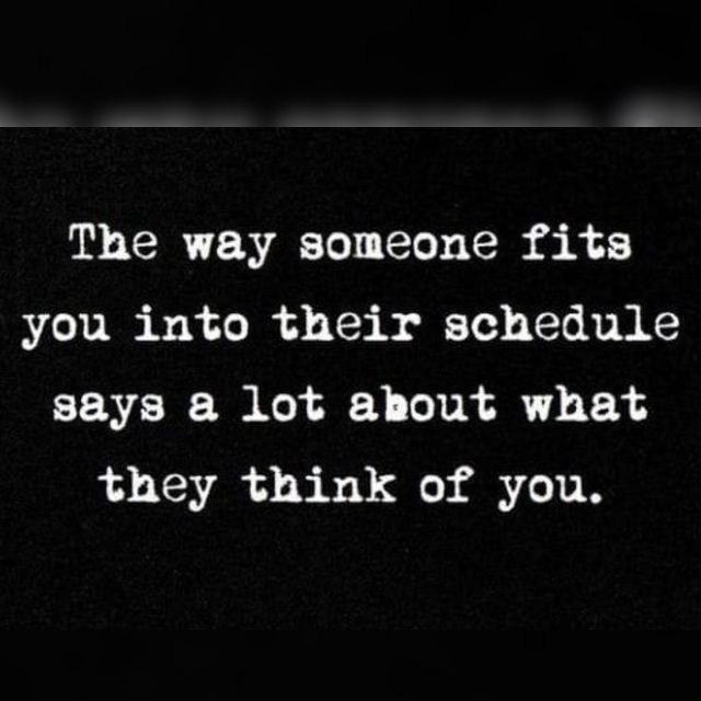 a black and white photo with the words,'the way someone fits you into their schedule says a lot about what they think of you