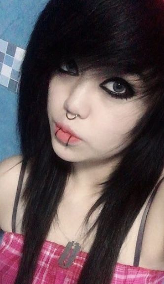 Emo Hair Clips, Scene Kid Makeup, Scene Eye Makeup, Scene Girl Makeup, Scene Makeup 2007, 2000s Emo Makeup, Emo Fashion 2000s, Emo Girl Makeup, Emo Scene Makeup