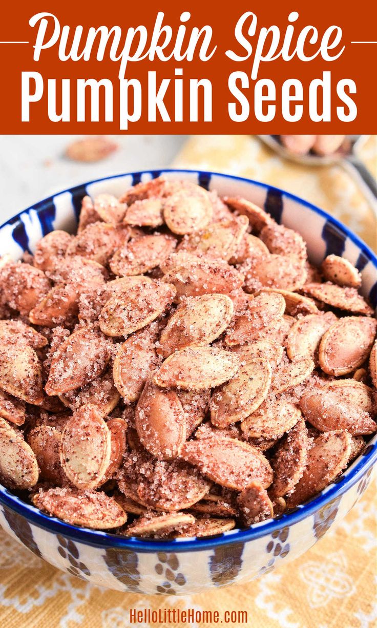 pumpkin spice pumpkin seeds in a blue and white bowl with text overlay that reads pumpkin spice pumpkin seeds