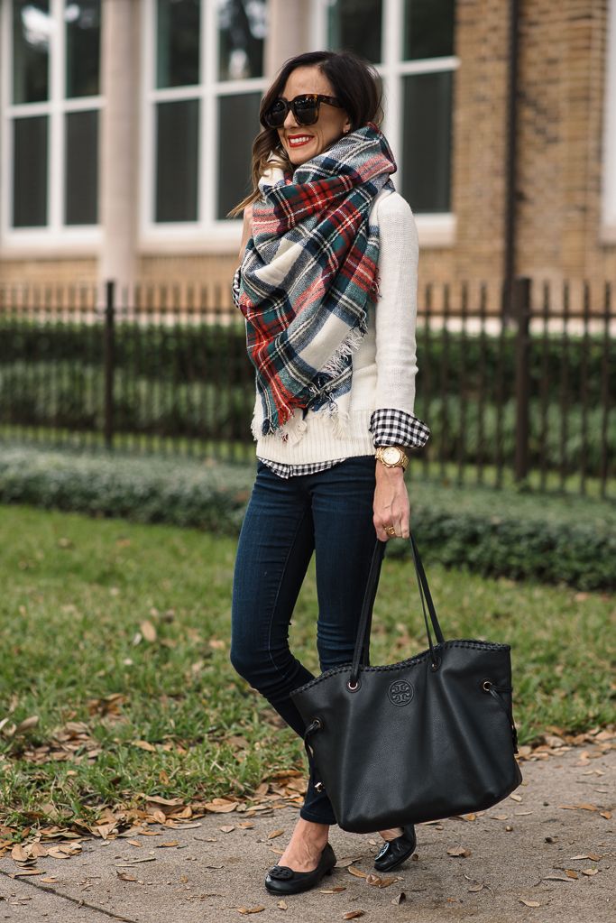 Plaid Shirt Outfits, Alyson Haley, Living In London, Christmas Scarf, Scarf Outfit, The Perfect Christmas, 가을 패션, Mode Inspiration, Preppy Outfits