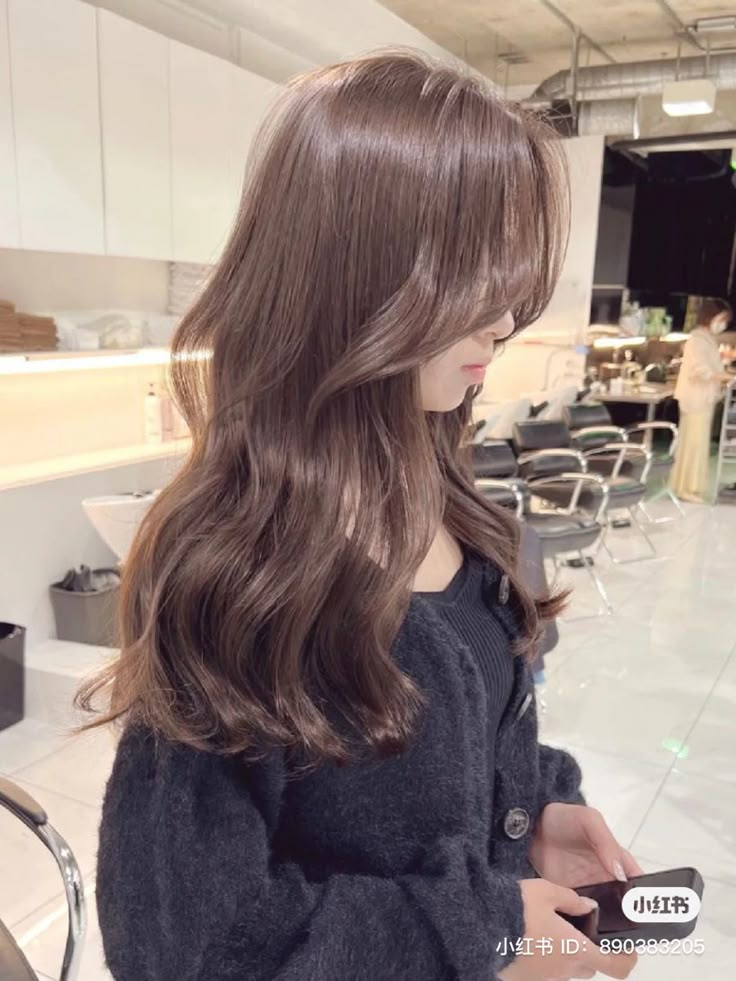 Hair Colour For Warm Undertones, Warm Tone Brown Hair, Blondes Hairstyles, Dark Chocolate Brown Hair, Korean Hair Color, Brown Hair Inspo, Gorgeous Hair Color, Korean Hair, Glossy Hair