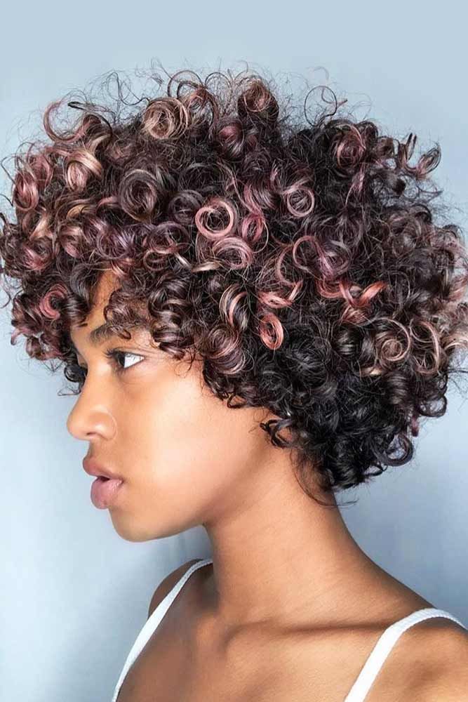 Natural Hair Pink Highlights, Layered Bangs, Curly Color, Bob Haircut Curly, Curly Hair Photos, Wavy Bob Hairstyles, Colored Curly Hair, Short Curly Haircuts, Haircuts For Curly Hair