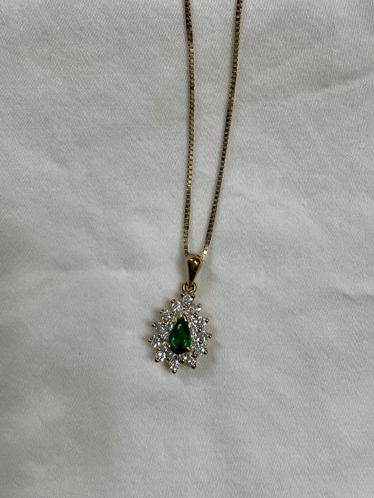 Slytherin Necklace, Green Jewelry Necklace, Green Sapphire Necklace, New Gold Jewellery Designs, Gold Moon Necklace, Gold Pendant Jewelry, Jewelry Accessories Ideas, Dope Jewelry, Bridal Gold Jewellery Designs