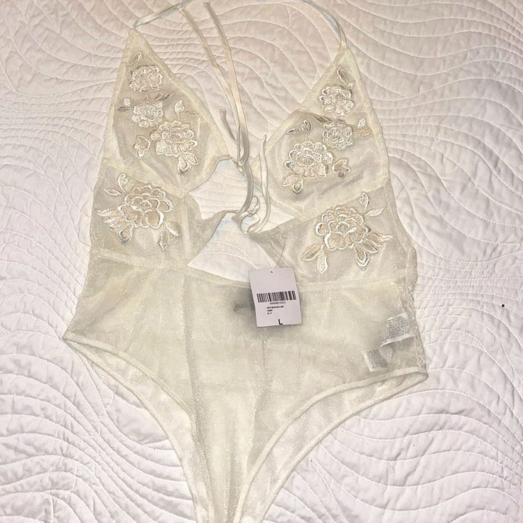 Forever21 L Elegant Sheer Bodysuit For Summer, Summer Bodysuit With Lined Body For Night Out, Cream Bodysuit For Spring, Fitted Cream Bodysuit For Party, Spring Party Bodysuit In Feminine Style, Chic Sheer Bodysuit For Spring, Sheer Bodysuit For Summer, Chic Cream Bodysuit For Spring, Spring Bodysuit With Lined Body From Forever 21