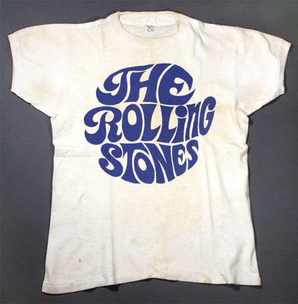 :  Fonts on band t shirts celebrating @BBC6Music #tshirtday #TheRollingStones  via @ladiebirdy77 Rolling Stones Tee, Rock Vintage, Mens Fashion Rugged, Hipster Mens Fashion, I'm With The Band, Buy Tshirts, Cheap T Shirts, Band Shirts, Vintage Tee